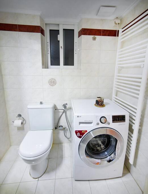 Lili'S Apartment Елефсина Екстериор снимка