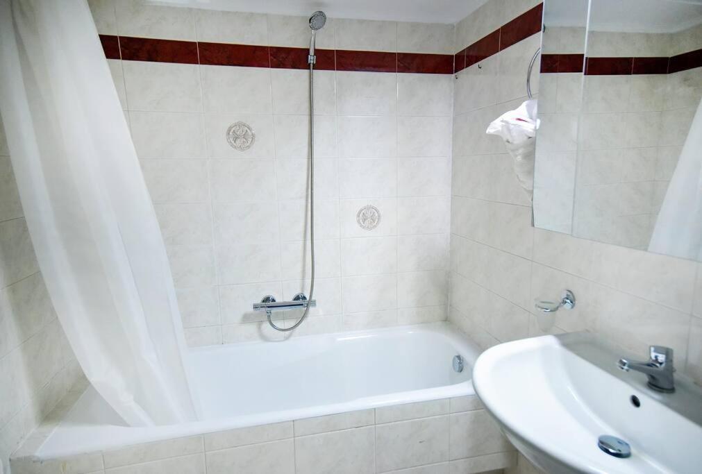 Lili'S Apartment Елефсина Екстериор снимка